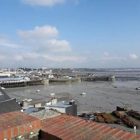 A La Ferme Entre Terre Et *